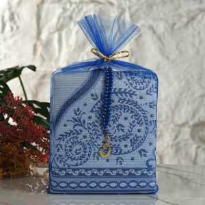 Tül Kese İçerisinde Renkli Seccade ve İnci Tesbih Seti